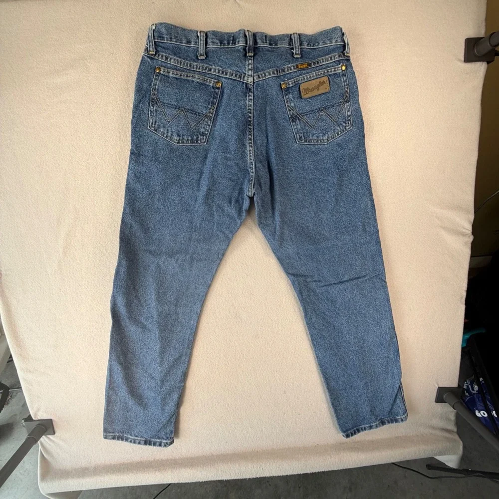 Wrangler George Strait Cowboy Cut Jeans Mens 35x30 Medium Wash Western Denim